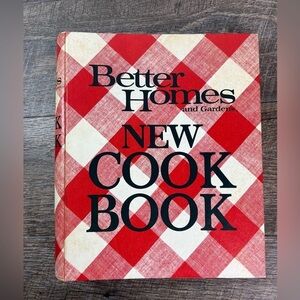 Vintage 1976/1979 7th printing Better Homes & Gardens cookbook Classic red white